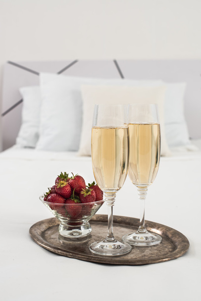 Champagne in bed - Zdjęcie, obraz