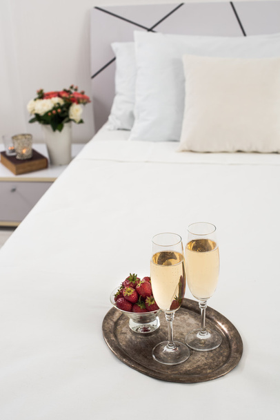 Champagne in bed - Foto, Imagem