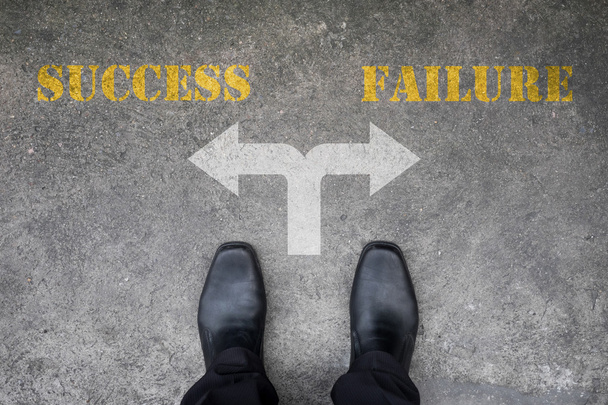 Απόφαση να κάνει στο σταυρό δρόμο - επιτυχία ή αποτυχία - Φωτογραφία, εικόνα