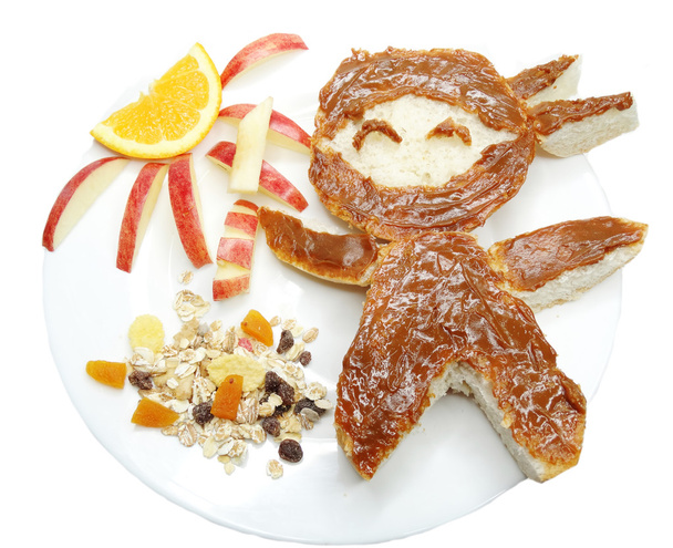 Kreatives Frühstück mit Früchten und süßer Schokoladencreme auf Brot - Foto, Bild