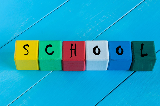 Word School on childrens cubes colorés ou blocs - arrière-plan éducatif pour l'enseignement
. - Photo, image