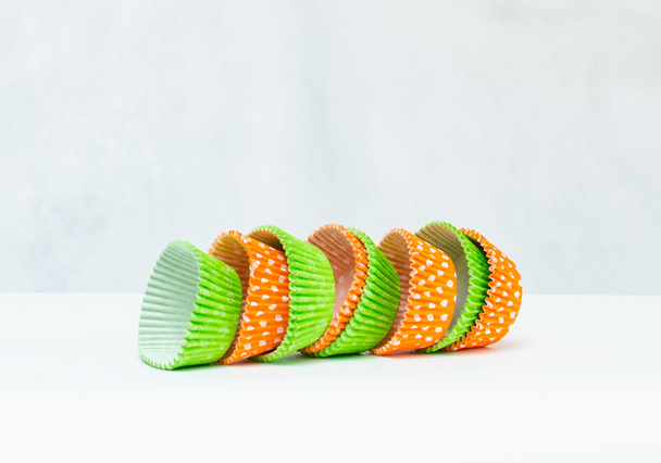 formes de papier multicolores pour muffins
 - Photo, image