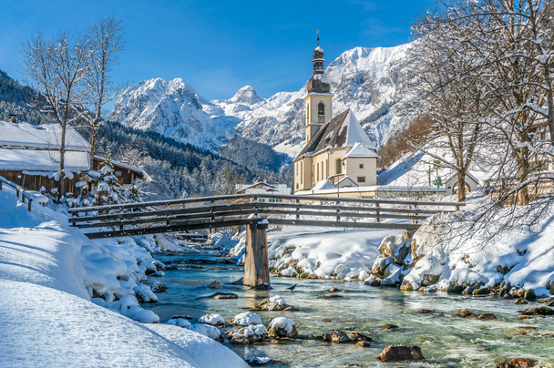 Talvimaisema Baijerin Alpeilla kirkon kanssa, Ramsau, Saksa
 - Valokuva, kuva
