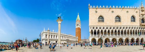 ドゥカーレ宮殿、鐘楼、ヴェネツィア、イタリアとピアッツェッタ サン ・ マルコ - 写真・画像