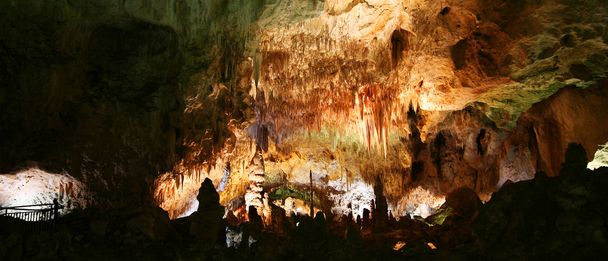 Une femme s'émerveille au parc national des cavernes de Carlsbad
 - Photo, image