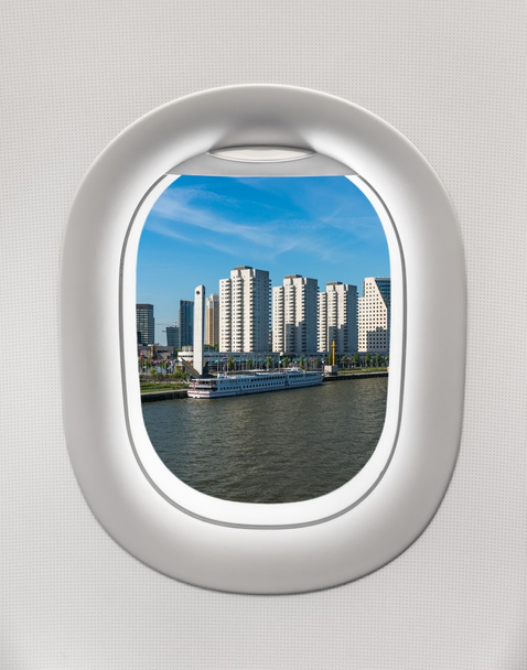 Mirando por la ventana de un avión a los rascacielos
 - Foto, Imagen