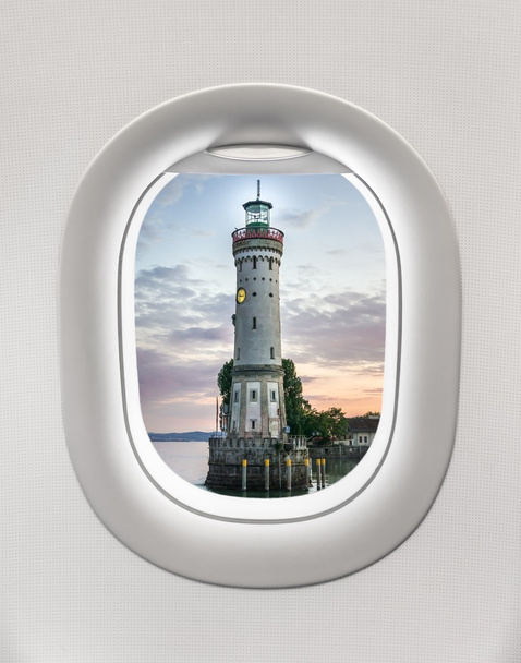 Вид из окна самолета на маяк в Линдау
 - Фото, изображение