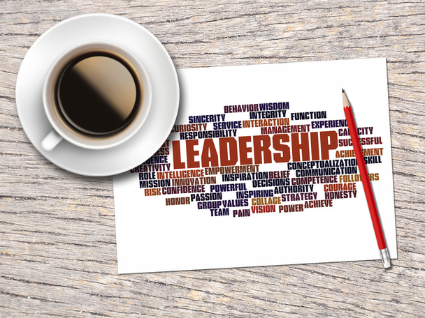 Kaffee, Bleistift und eine Notiz enthalten Wortwolken der Führung und  - Foto, Bild