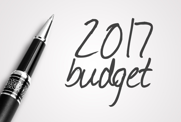 στυλό γράφει 2017 προϋπολογισμού σε χαρτί - Φωτογραφία, εικόνα