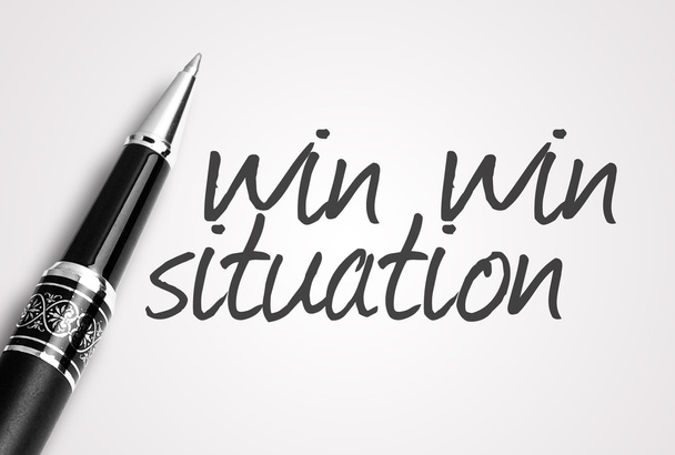 Stift schreibt Win-Win-Situation auf Papier - Foto, Bild