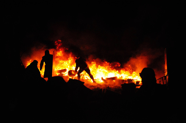 Οδομαχίες στο Κίεβο, Ουκρανία. Κρίση της Ουκρανίας. Πυρκαγιές μιας επανάστασης. - Φωτογραφία, εικόνα