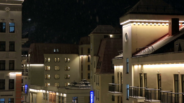 Rosa Khutor Alpine Resort Rosa vadide gece görünümü - Video, Çekim
