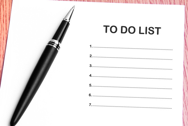 Pen  and notes paper with to do list - Фото, изображение