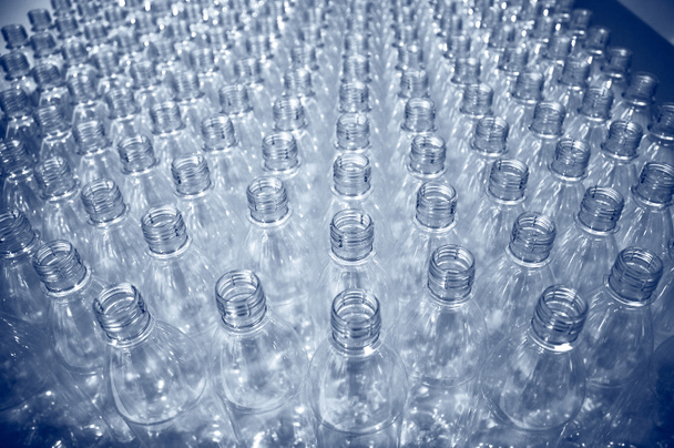 Un montón de botellas de plástico
 - Foto, Imagen