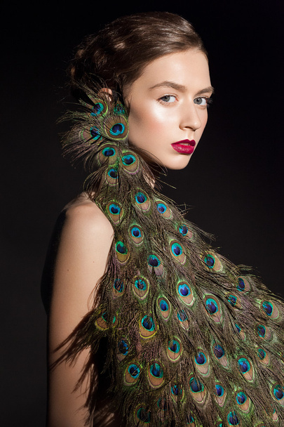 Fashion glamour portrait go young beautiful model with peacock feathers on her head. - Foto, Imagem