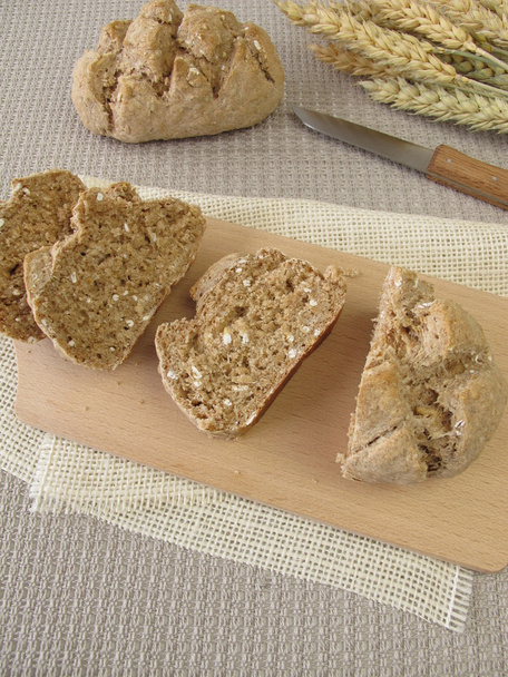 Gesneden volkoren broodjes - Foto, afbeelding
