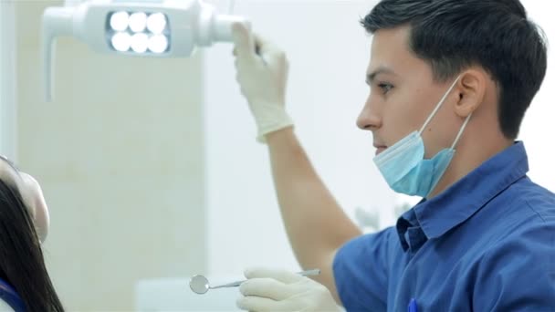 Стоматологія починає лікування зубів
 - Кадри, відео