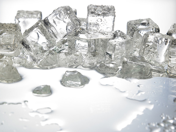 Cubos de hielo húmedos
 - Foto, Imagen