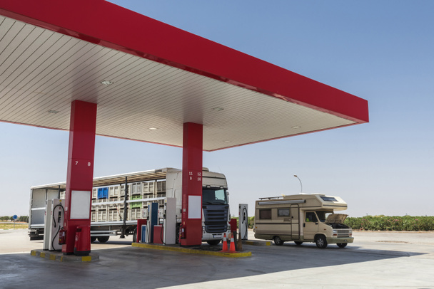 Posto de gasolina, Espanha
 - Foto, Imagem