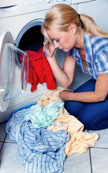 Housewife with washing machine - Foto, Imagen