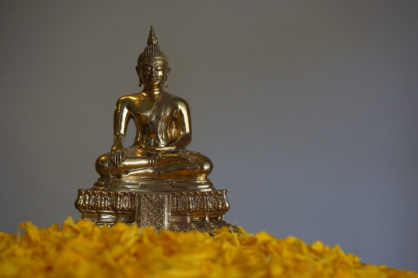Золоте зображення Будди - Фото, зображення