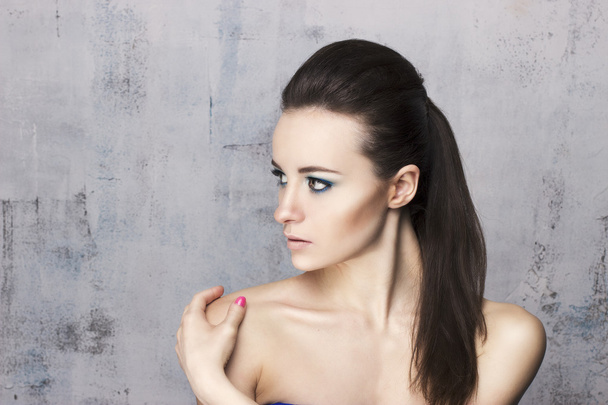 beauty portrait of a girl in profile. with bright makeup and hairstyle ponytail - Fotografie, Obrázek