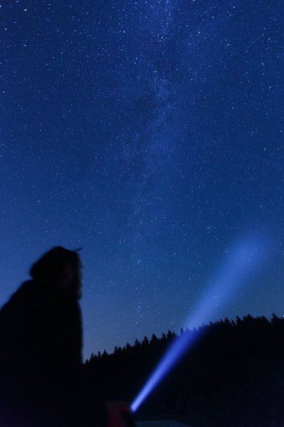 Man observing beautiful, wide blue night sky with stars - Foto, immagini