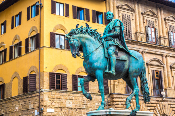 Statue of Cosimo I de Medici in Florence - Fotoğraf, Görsel