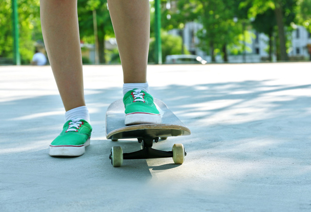 Young skateboarder in gumshoes - Zdjęcie, obraz