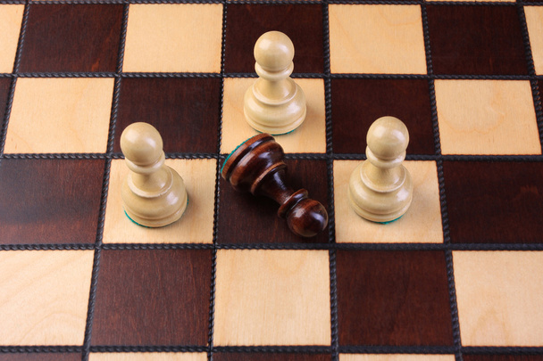 Шахові фігури на шаховій дошці
 - Фото, зображення