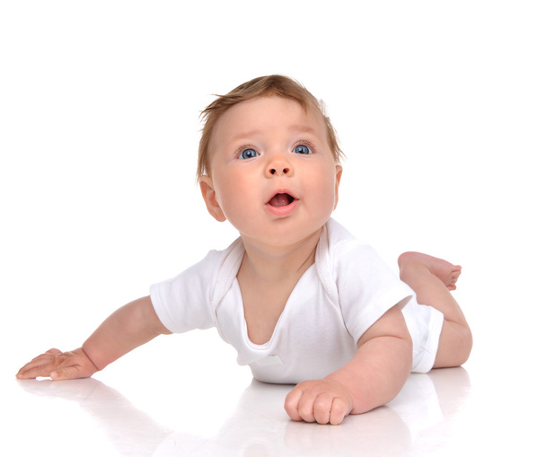 fünf Monate Säugling Baby Baby Mädchen liegt glücklich aussehend  - Foto, Bild