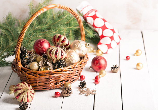 Christmas basket with red and golden ornaments - Foto, Bild