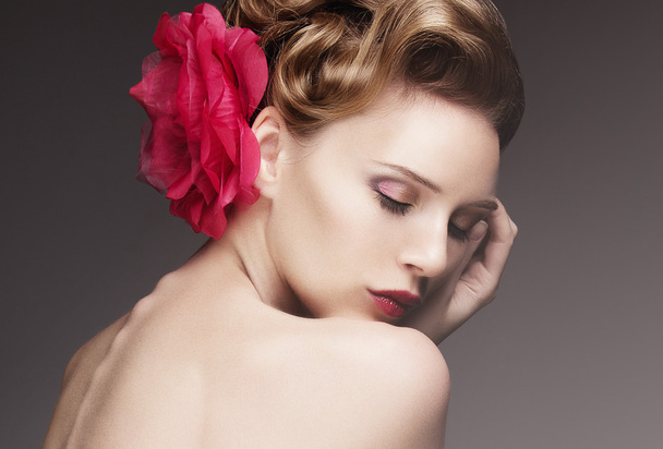 elegant woman with stylish hairstyle - Fotó, kép