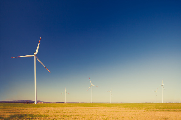 Turbina eolica, energie alternative
 - Foto, immagini