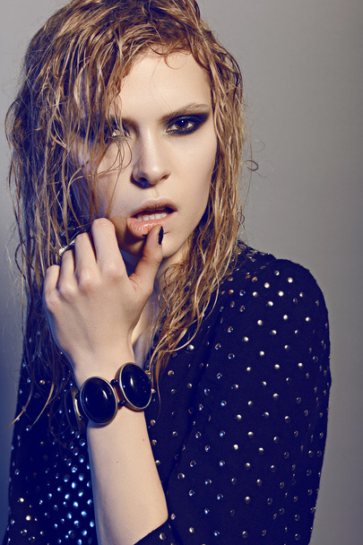 girl rocker with wet hair - Foto, Imagem