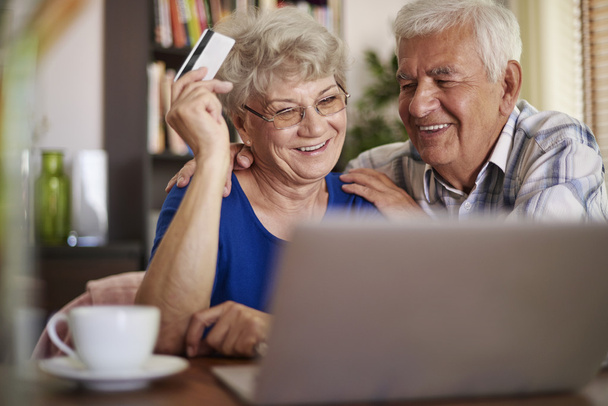 Пара пожилых людей в Интернете
 - Фото, изображение