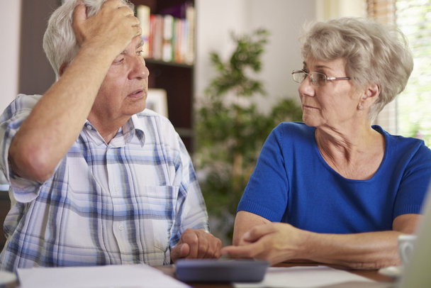 Seniorenpaar hat Probleme mit Finanzen - Foto, Bild