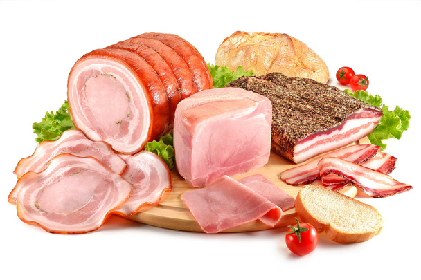 Tagliere con carne di maiale, pancetta, prosciutto e pane
 - Foto, immagini