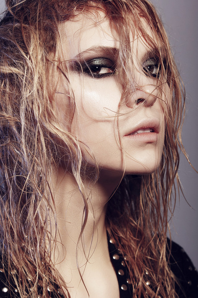girl rocker with wet hair - Zdjęcie, obraz