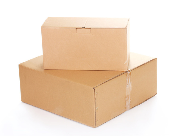 δύο κλειστά κουτιά από χαρτόνι απομονωθεί σε λευκό - Φωτογραφία, εικόνα
