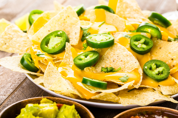 Vegetarische nachos met tortillachips - Foto, afbeelding
