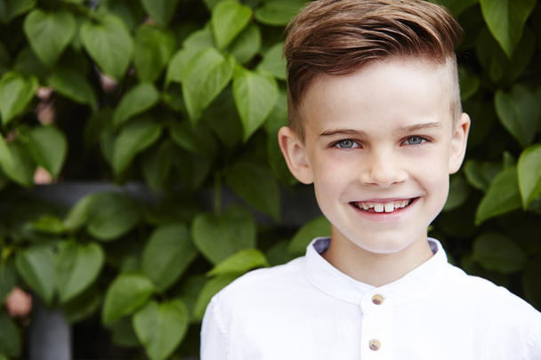 young smiling boy - Foto, afbeelding