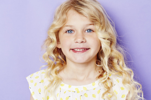 Happy young blond girl - Foto, Imagen