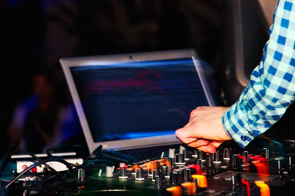 DJ console - Фото, изображение