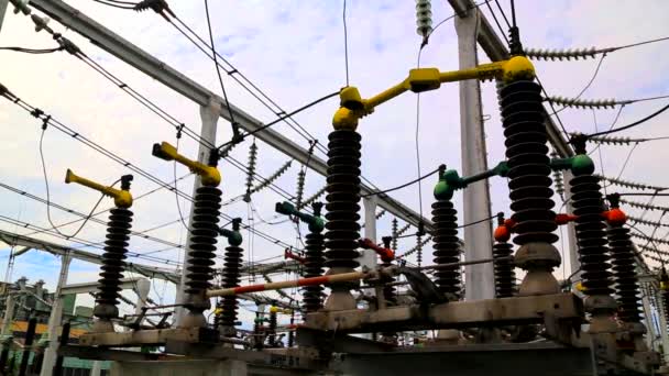 Déconnecteur haute tension dans le poste de commutation électrique moderne
 - Séquence, vidéo
