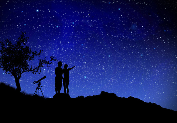 wilky izlerken teleskop yolu - Fotoğraf, Görsel