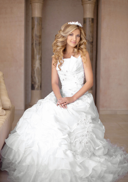 Attractive young smiling bride woman in wedding dress. Beautiful - Foto, imagen