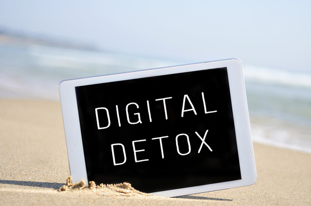 De digitale detox tekst in een tablet pc - Foto, afbeelding