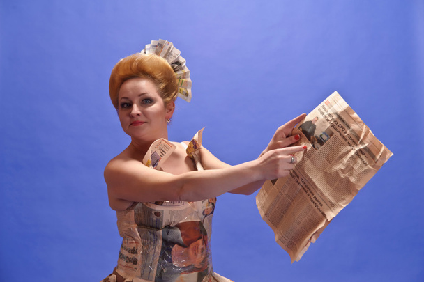 Middle-aged woman in the newspaper - Fotoğraf, Görsel