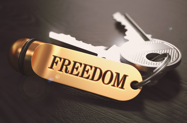 Les clés de la liberté. Concept sur porte-clés doré
. - Photo, image